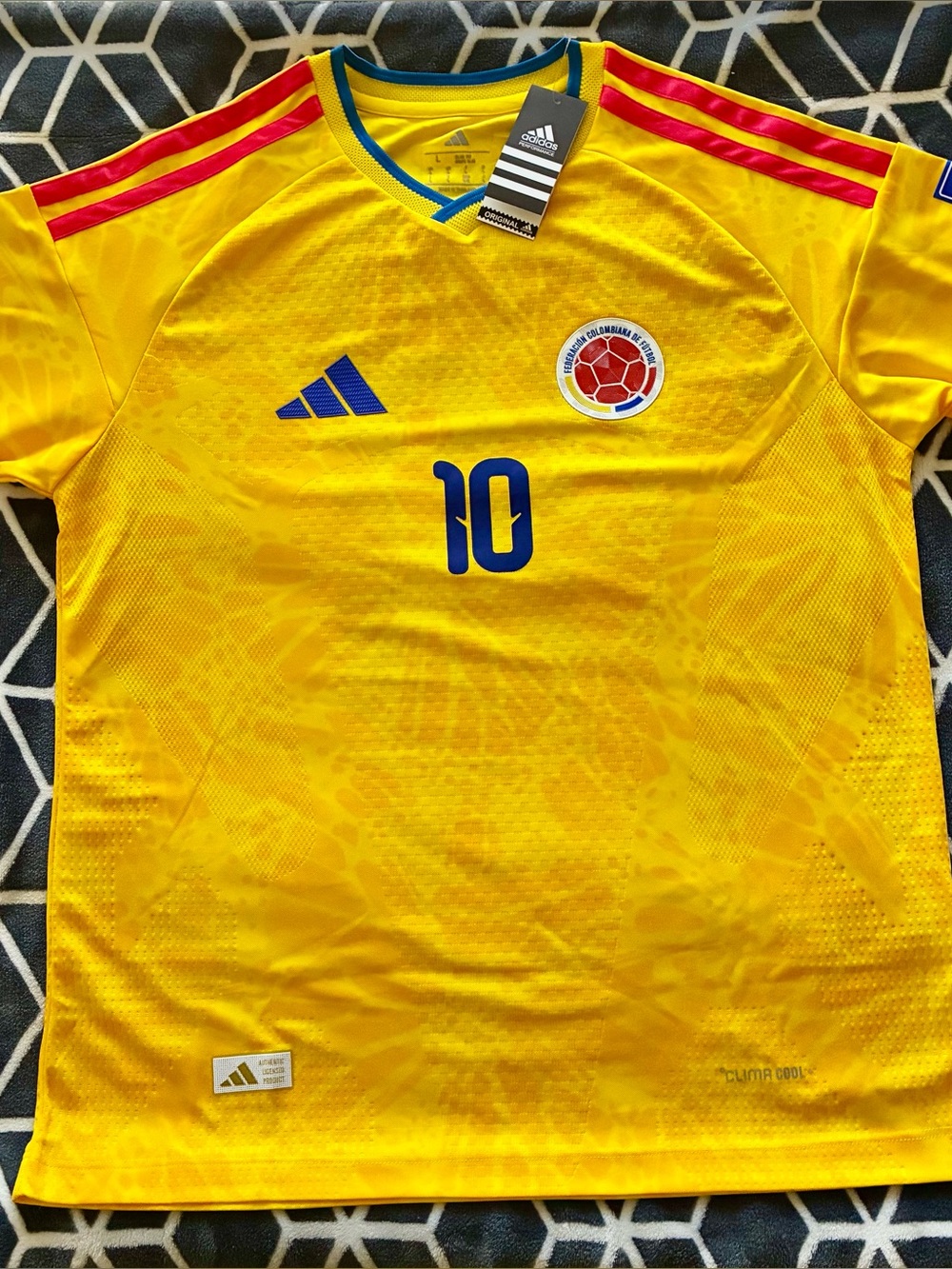 COLOMBIAN 2026 WORLD CUP NATIONAL SOCCER TEAM JERSEY. NWT